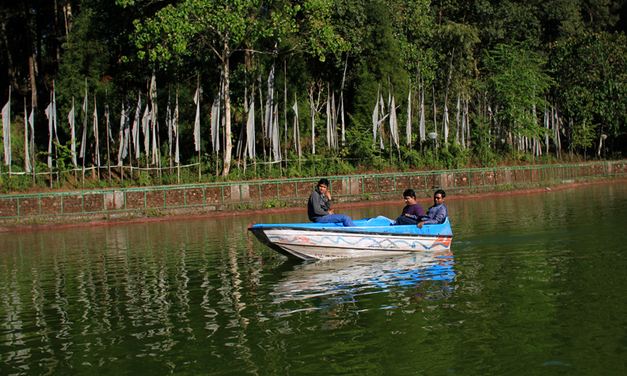 aritar-lake-boating